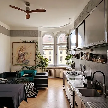 Modern Meets Classic - Near Volkspark Schoeneberg Apartment *